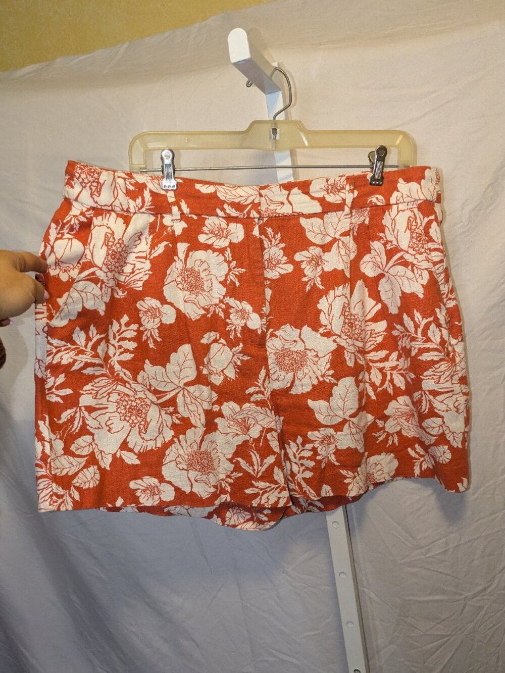 Old Navy Taylor Extra High-Rise Linen-Blend Floral Shorts - Orange/White - L